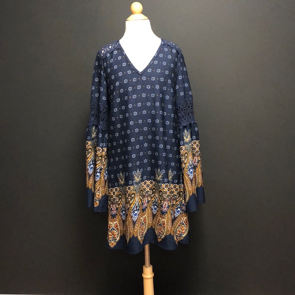 🌷3 for $10 NWOT Bell Sleeve Dress, Blue Dress